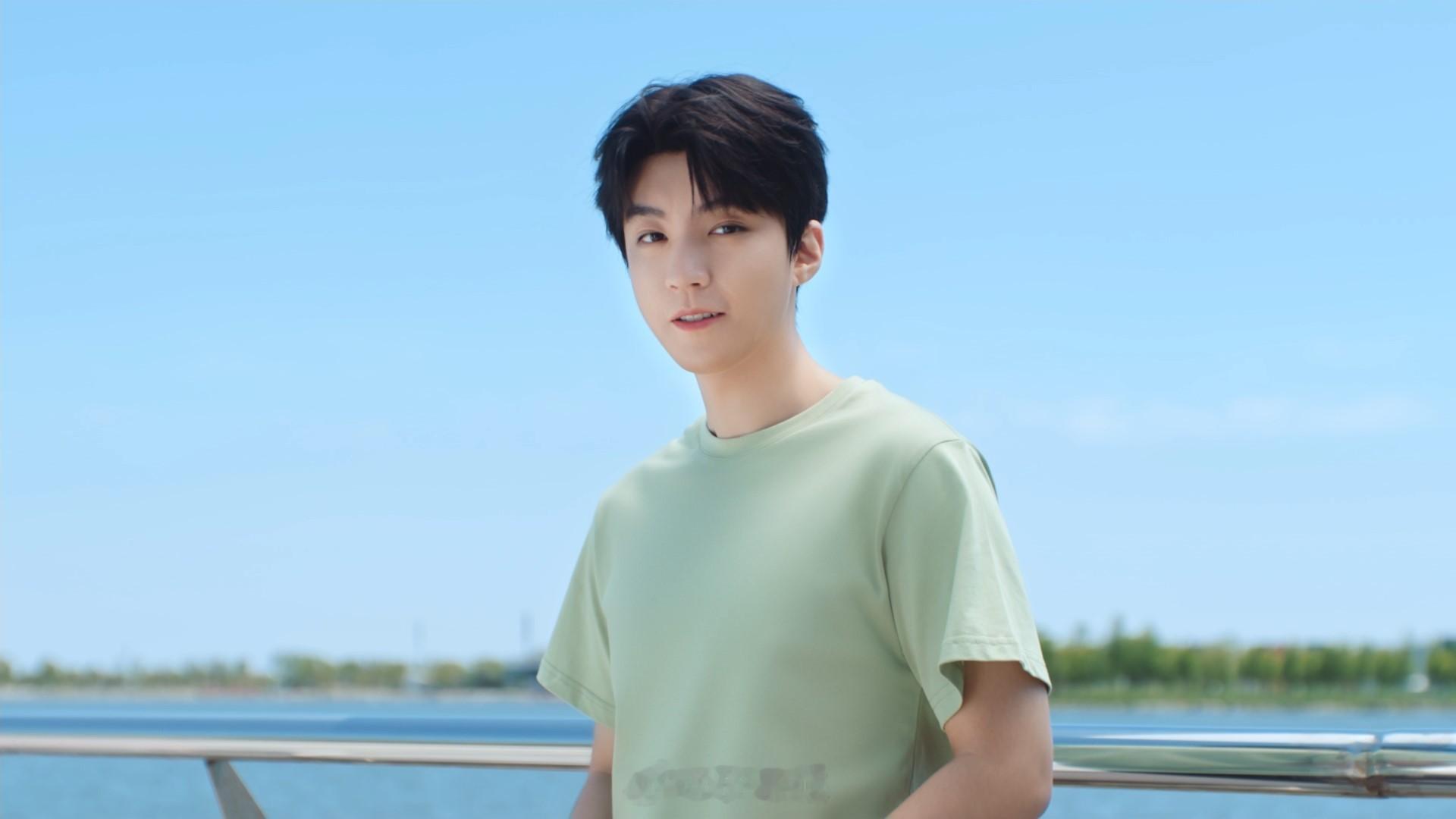 #王俊凯夏日清爽大片#夏天到了，清爽好喝的王俊凯同款佳果源nfc椰子水还不赶紧囤