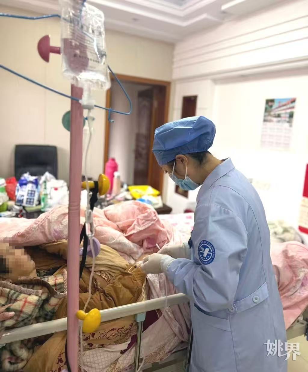 余姚医护上门服务用爱温暖困境家庭 浙江余姚一村民王先生给当地卫生服务中心寄去手写