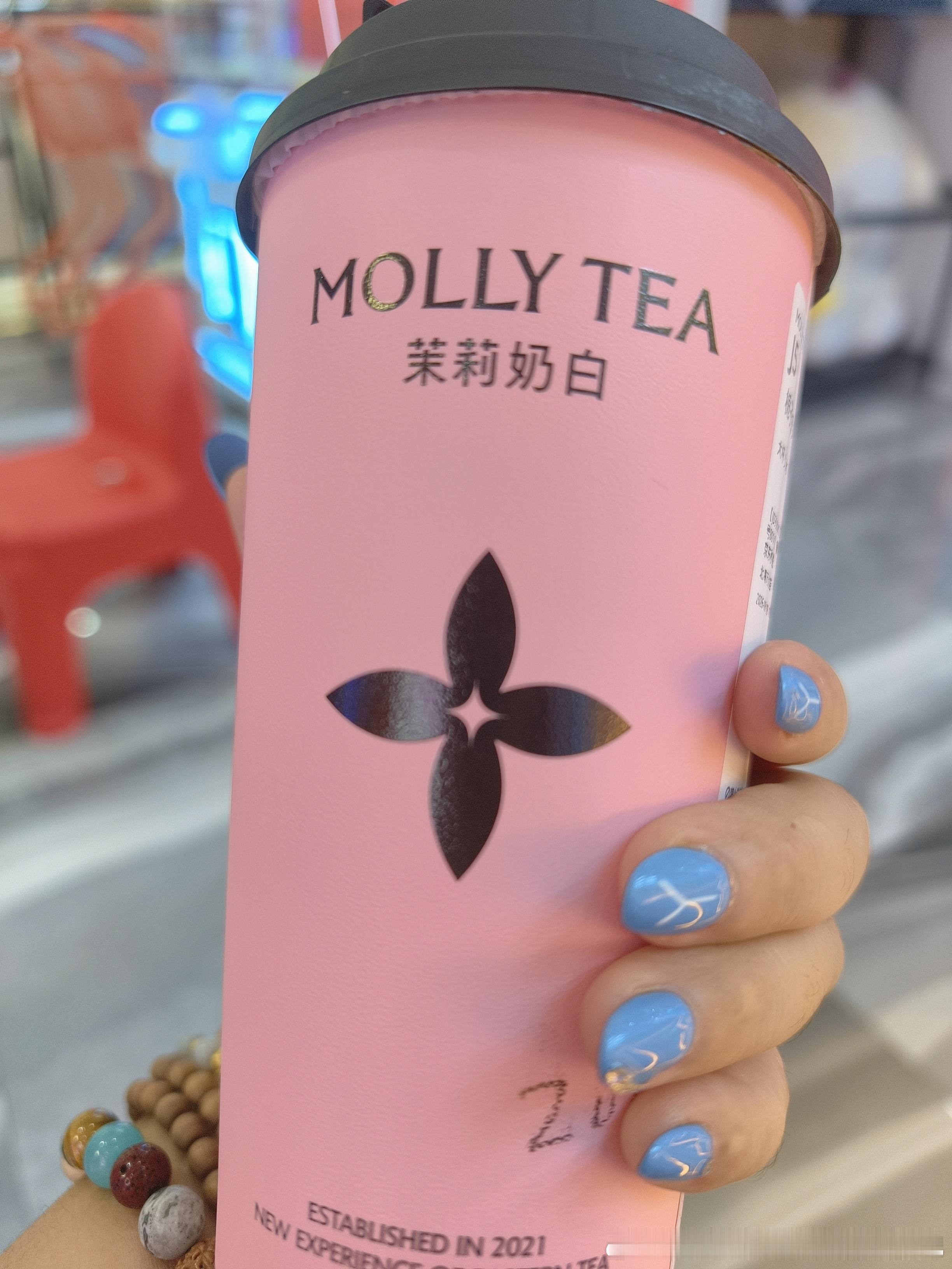 每日一善阳光信用 一个人的宽容，来自一颗善待他人的心。一个人的涵养，来自一颗包容
