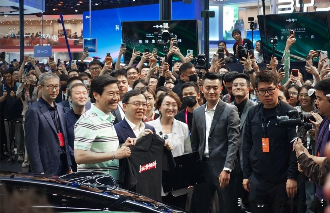 比亚迪市值11193.13亿元
小米汽车市值7000-8000亿元
赛力斯市值2