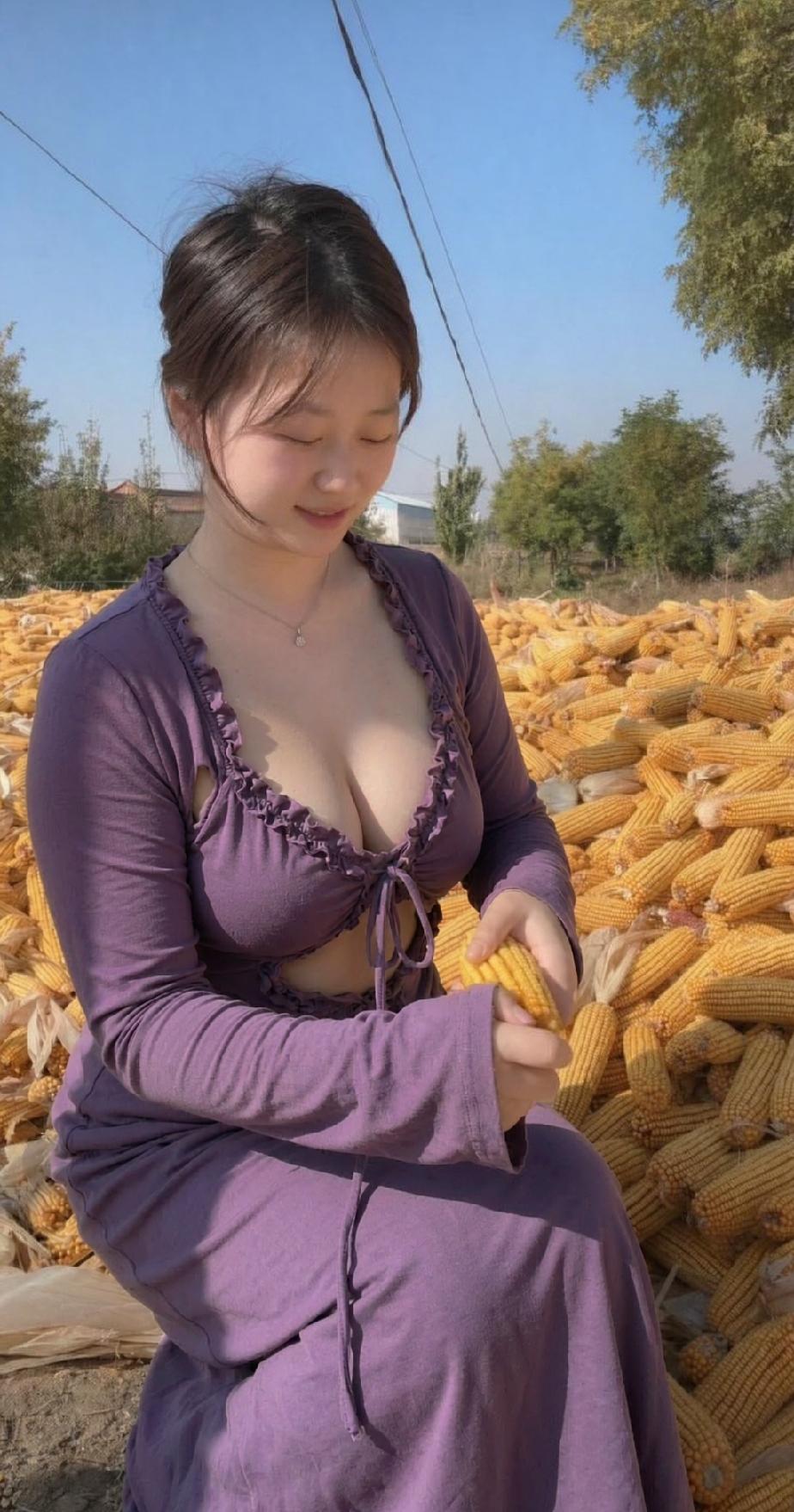 大丰收！
粮食堆成“山”！
今晚吃肉！
忍不住笑了！