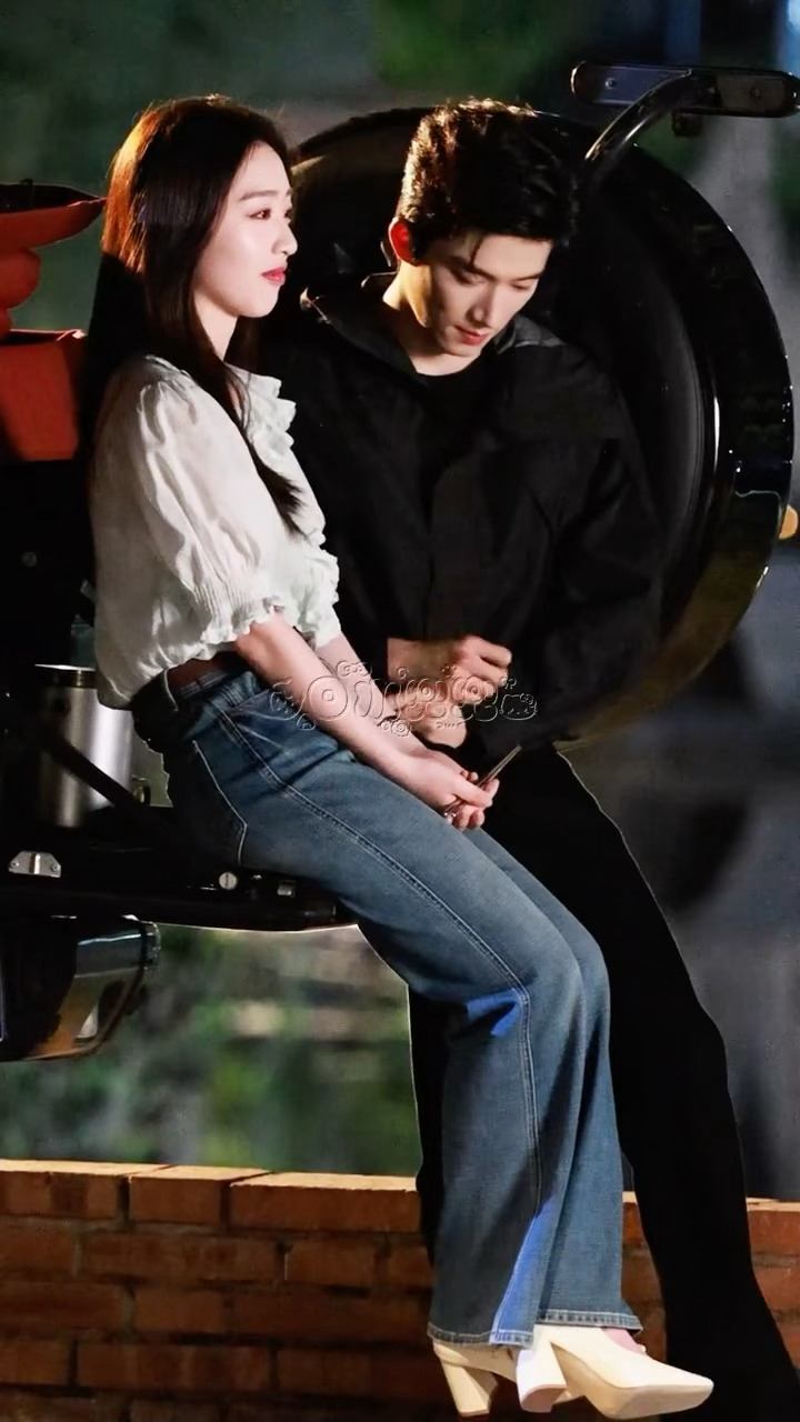 戳手心啊啊啊啊啊啊邓恩熙戳王星越手心路透王星越告白冲锋衣造型路透