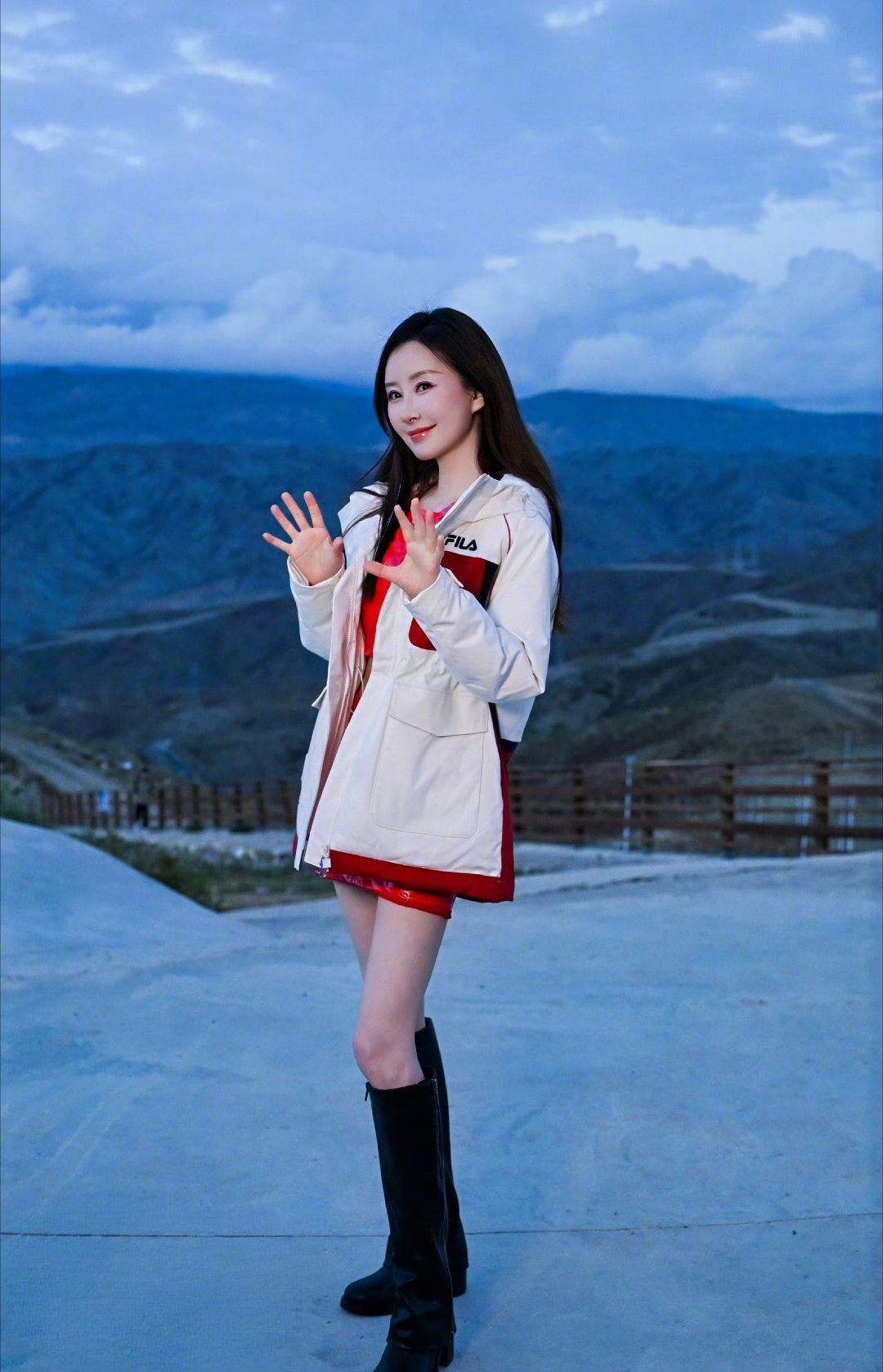 舒畅傻妞穿越阿勒泰现在看傻妞穿越阿勒泰怎么越品越玄乎！！当年觉得离谱的AI交互、