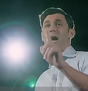 美国民主党籍参议员奥索夫：“美国政治到底是怎么运作的？它是个投币式机器。钱投进去