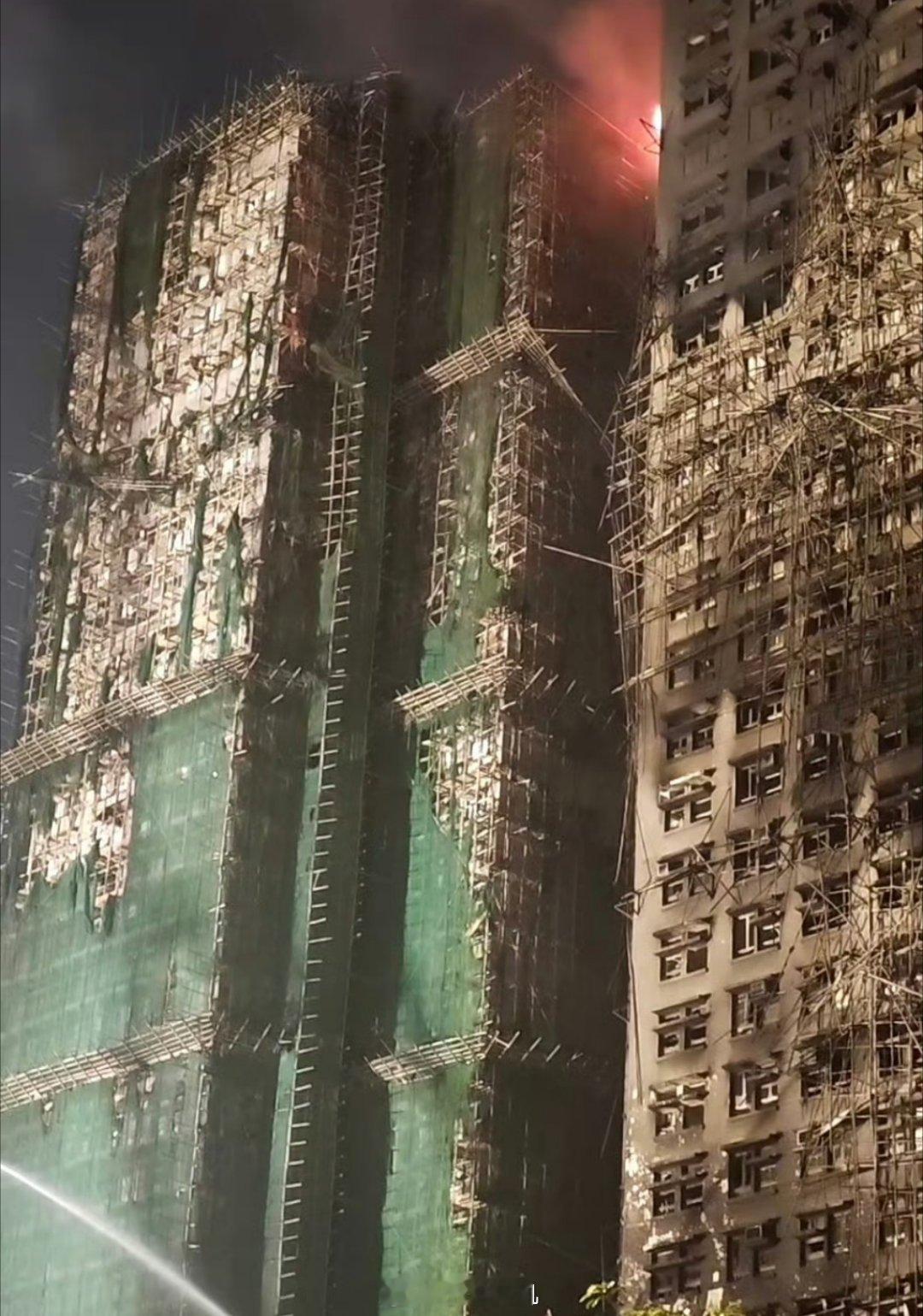 香港大火已致94人遇难还是建筑与建筑之间太紧凑了，消防员🧑🚒逆行救援未停，愿
