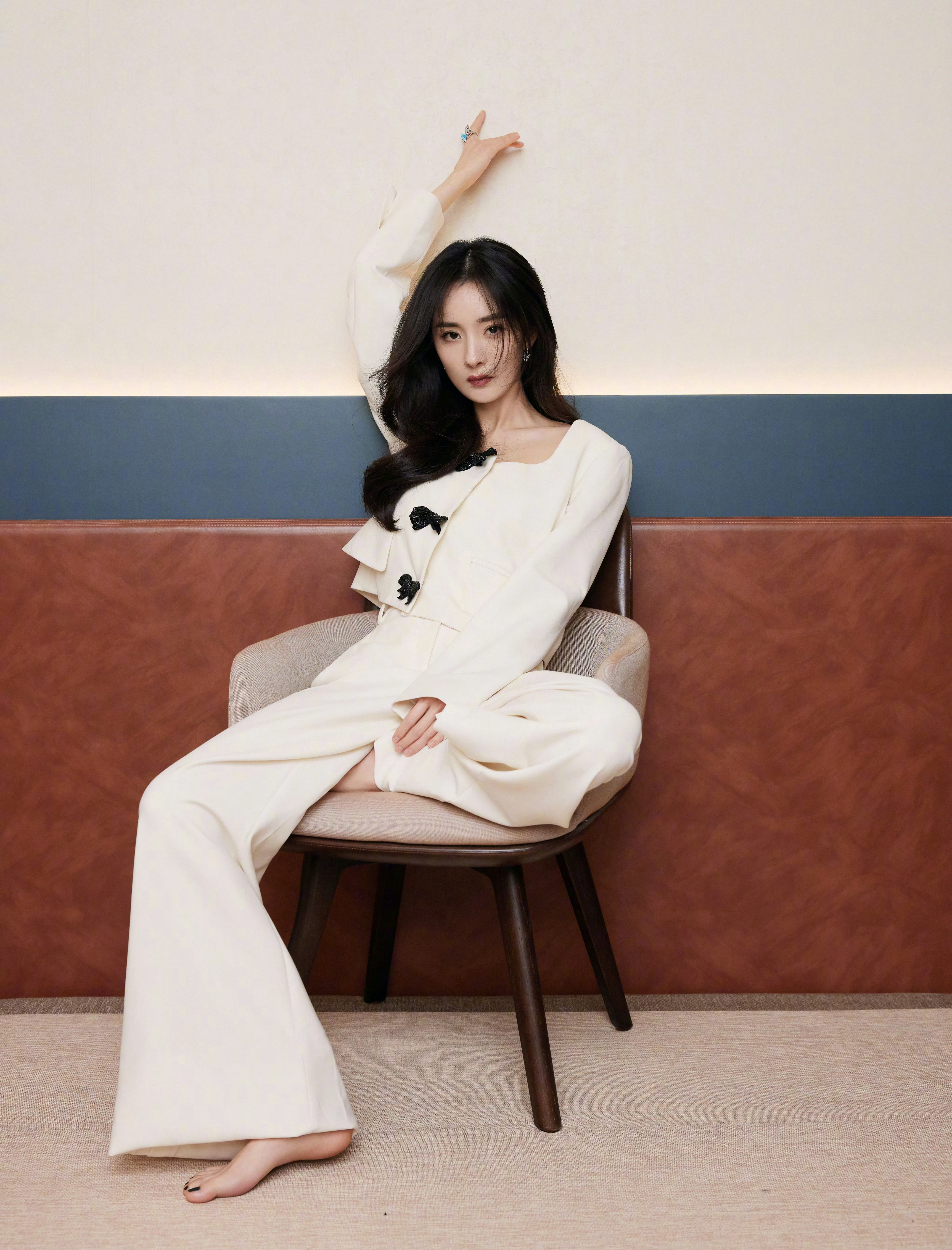 杨幂[超话]ym杨幂 与温度不同的是源自你眼神中的坚韧早上好胖胖们[开学季] ​