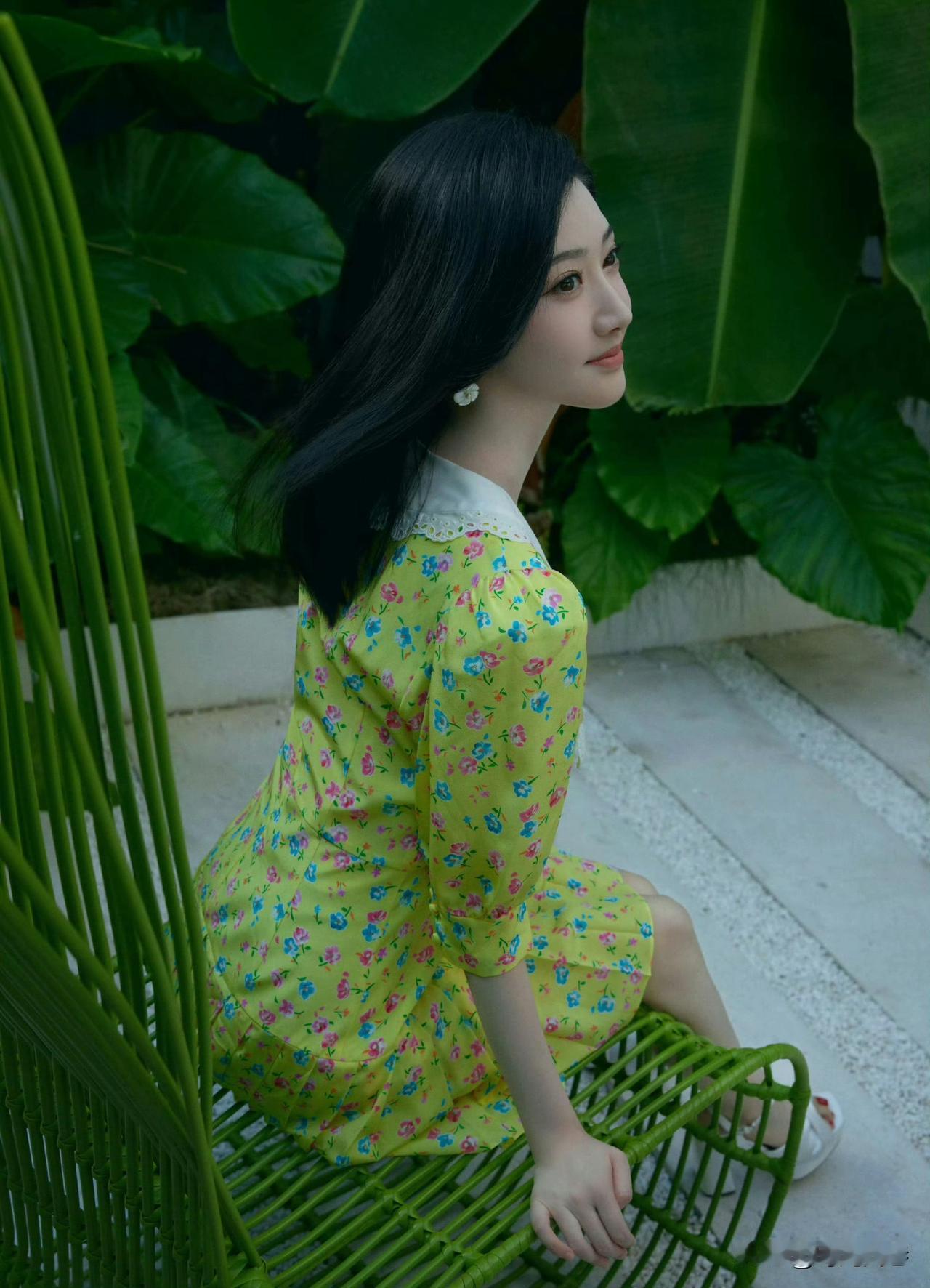景甜这个角度的写真，真的是婀娜多姿，千娇百媚，倾城倾国！