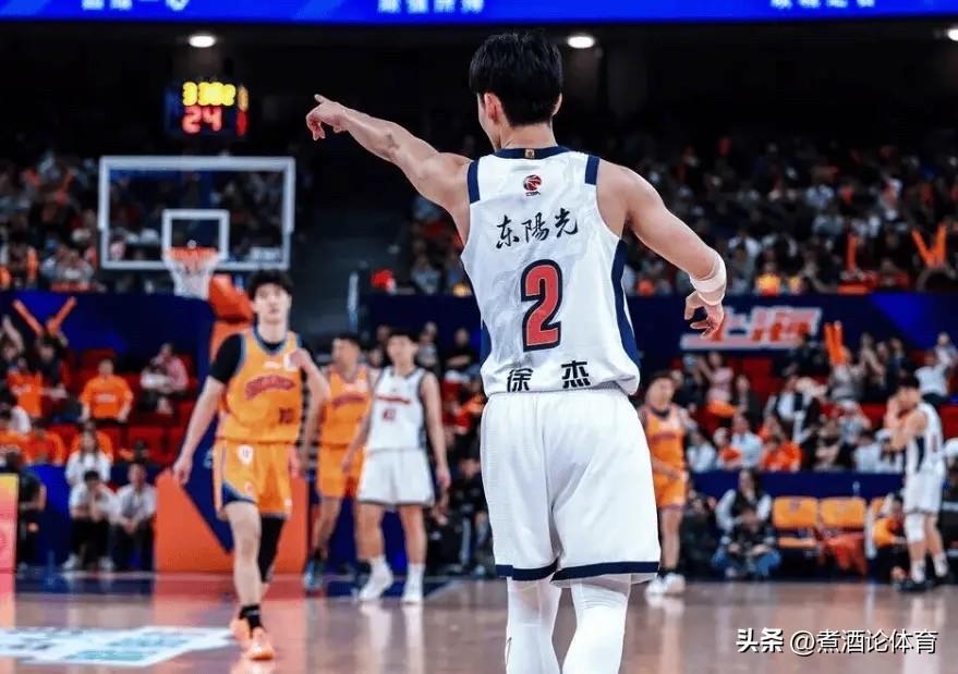 广东要重回争冠，必须抛弃忽高忽低的“五上五下”，确立稳定核心持球组织者，打磨固定