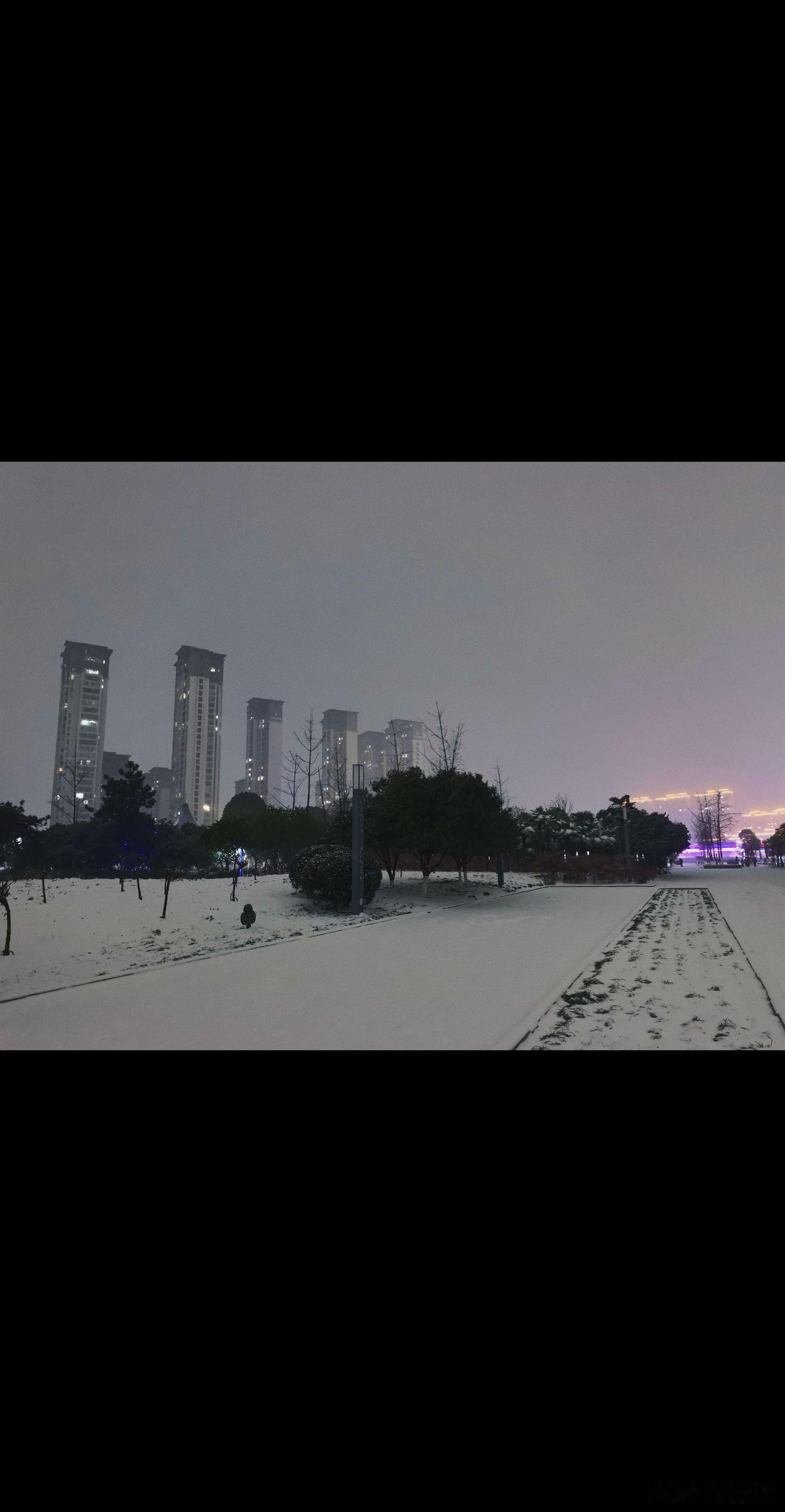 随手拍只想念不联系，是我爱你的最后的方式，你好好过你的生活，而我会慢慢忘记你，总