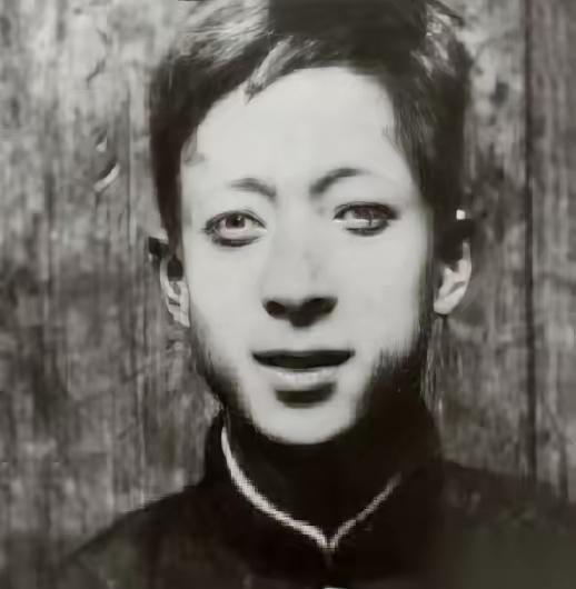 老蒋到死都没琢磨透，

为啥吴石案后把地下组织端了个干净，十年后对岸还是把他的军