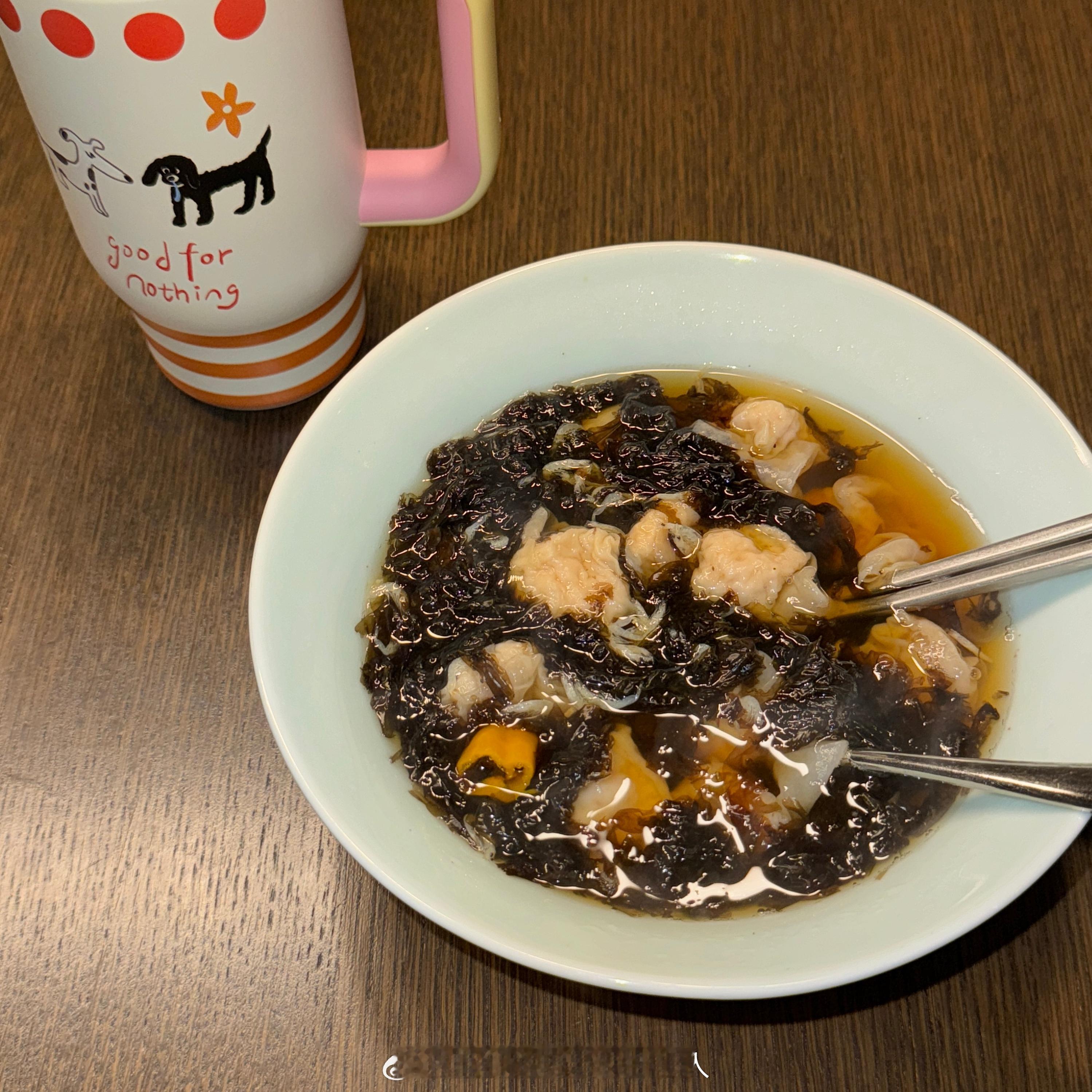 夜宵时间~~~紫菜虾皮低脂肉燕！酸酸辣辣！好美味！ ​​​