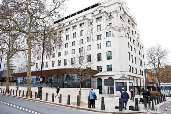 英国伦敦警察厅雇员案底调查

一项审查显示，伦敦警察厅有数千名警官和工作人员在未