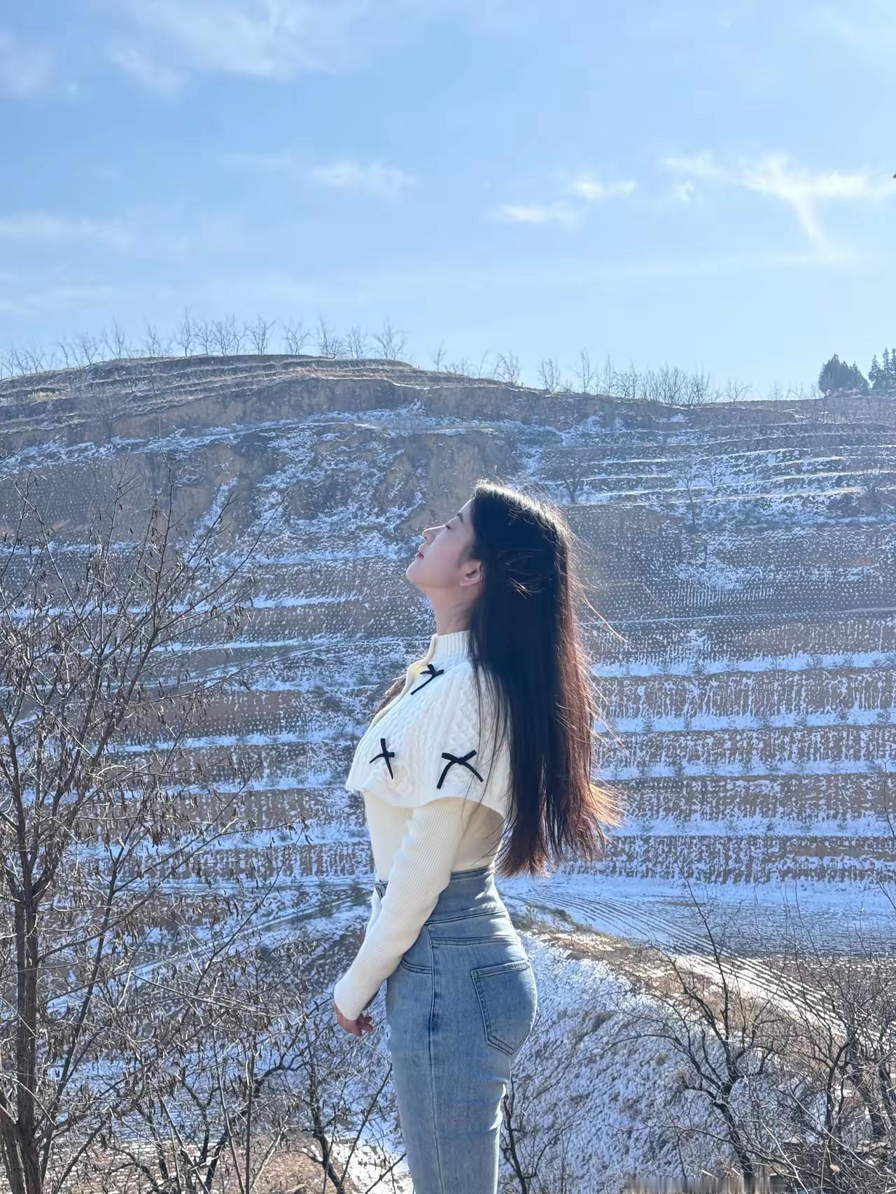 女朋友家在陕北，比我们安徽这气温冷些，早上地上都是白白的霜，好在今天阳光明媚，待