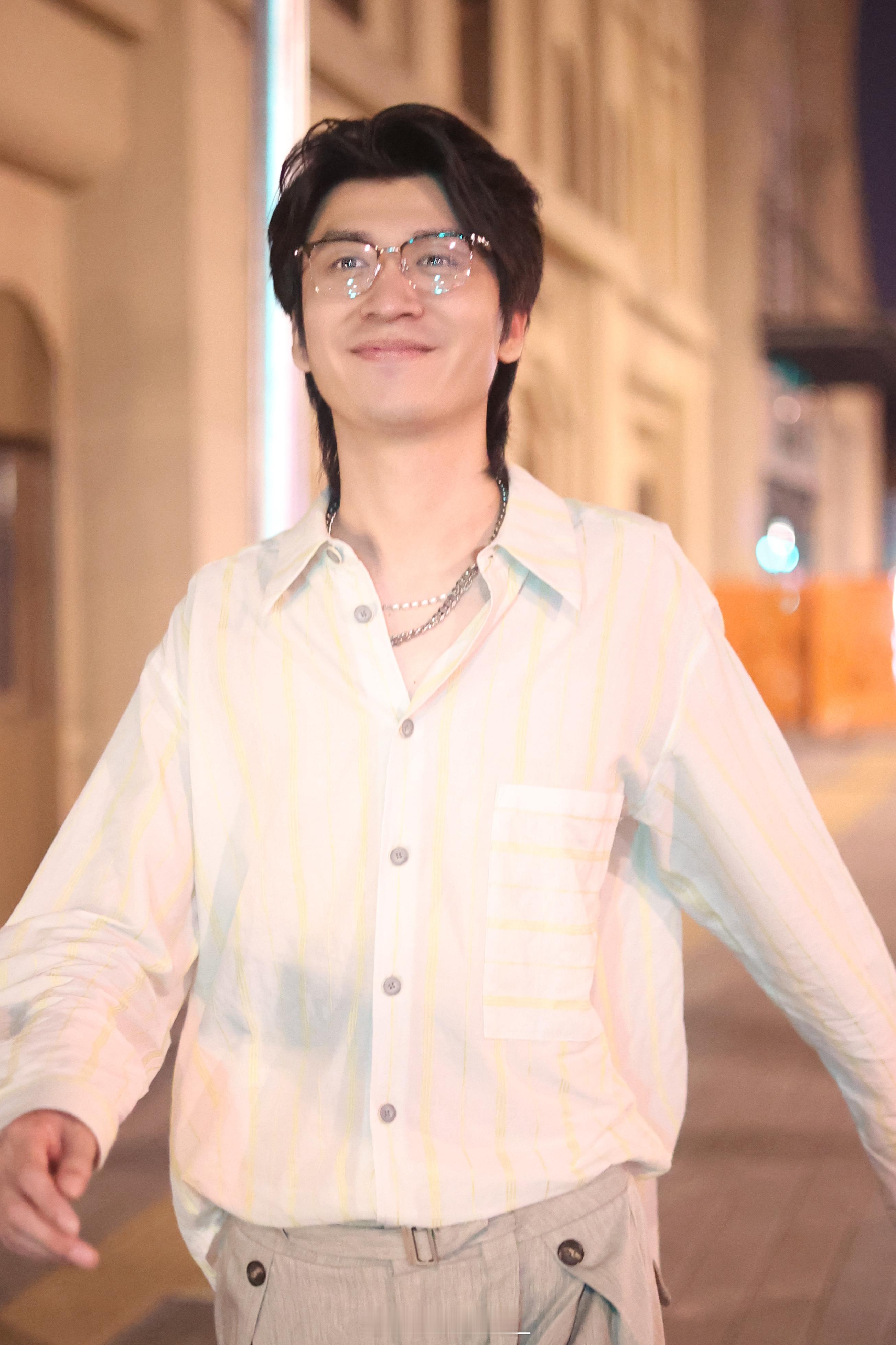 给我的一切你不过是在敷衍你笑得越无邪我就会爱你爱的越狂野—张学友【吻别】 