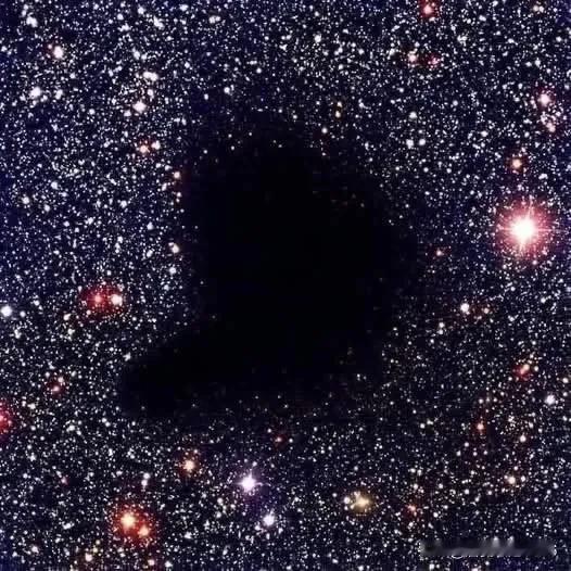 🚨 ：宇宙中存在一个巨大的空虚空间，如果你穿越它，752,536,988 年内