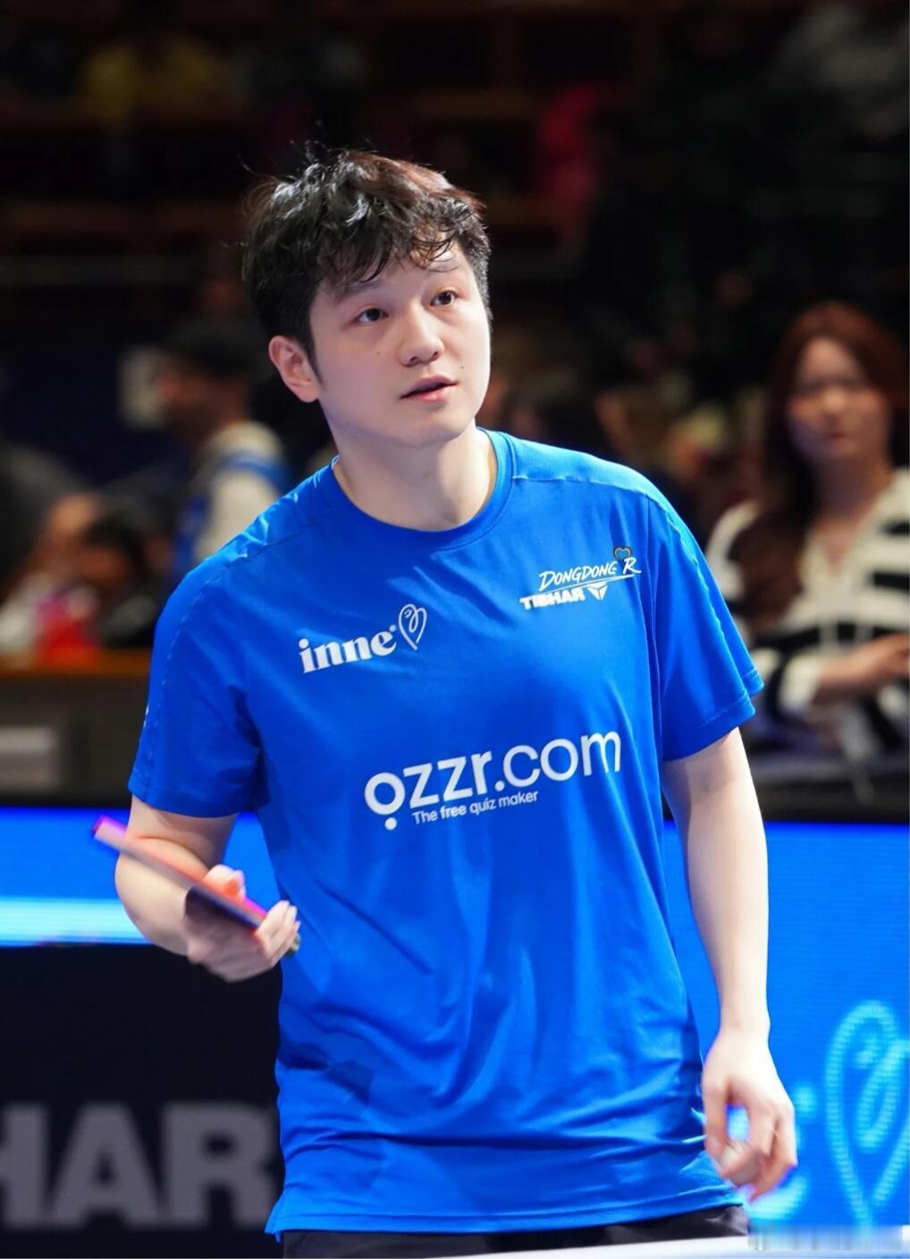 这小孩咋这么招人稀罕呢 