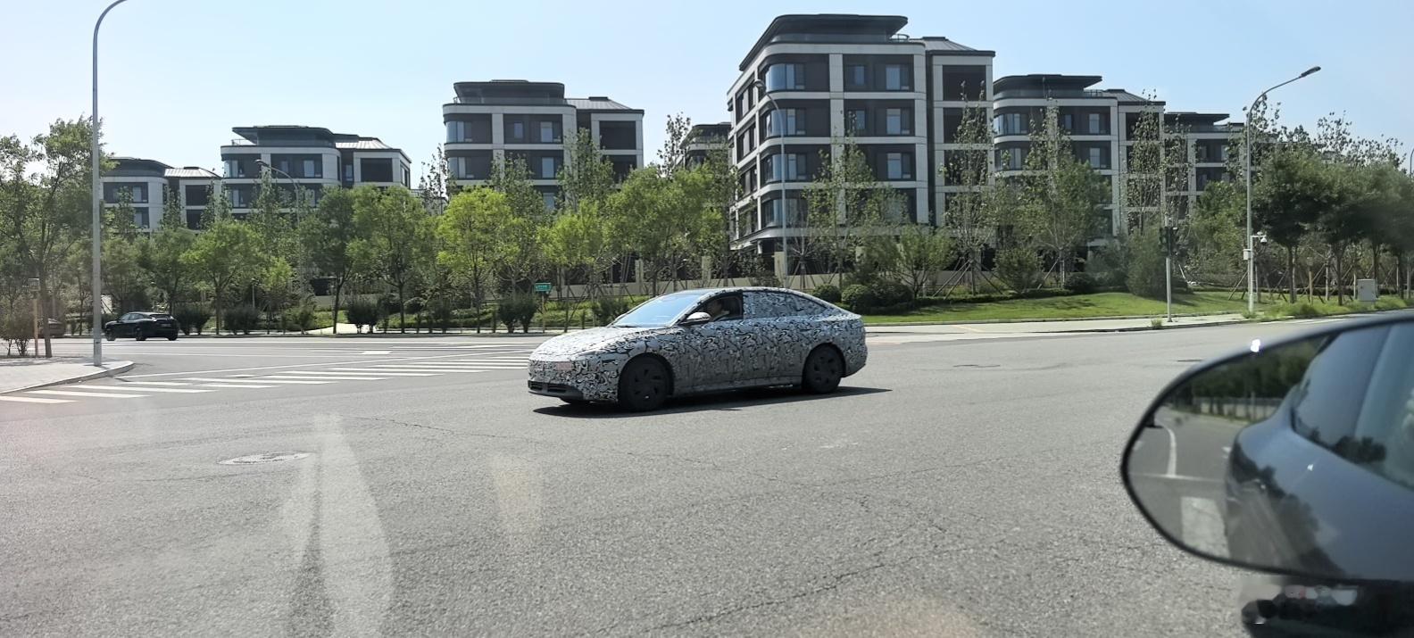 看不出来是啥车 