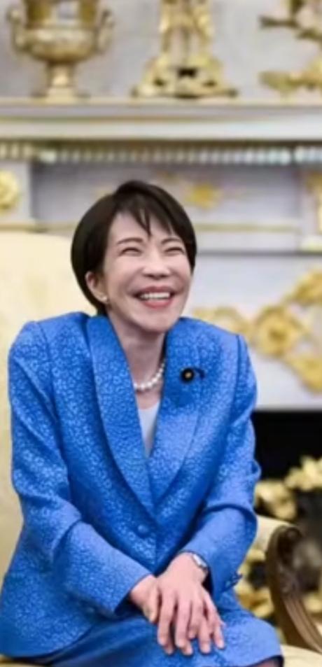 总觉得这个女人是在装，刻意在特朗普面前表现出一副单纯幼稚，以迷惑特朗普彻底放松对