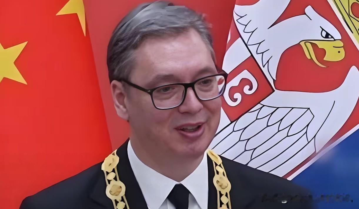 万万也没想到！武契奇只是来中国拿了一枚“友谊勋章”，回到欧洲后待遇直接天差地别！