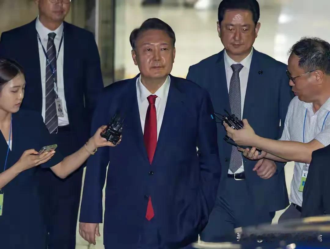 五次缺席！尹锡悦上演“司法游击战”，韩国政坛再掀风暴
 
韩国前总统尹锡悦又双叒