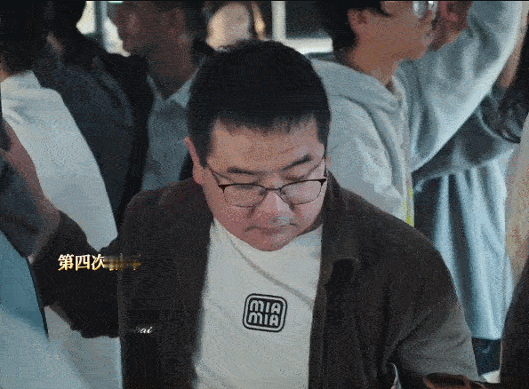 白敬亭保腚人《不眠日》丁奇循环5次踹了4次公交猥琐男，第五次直接守岗，9.17中