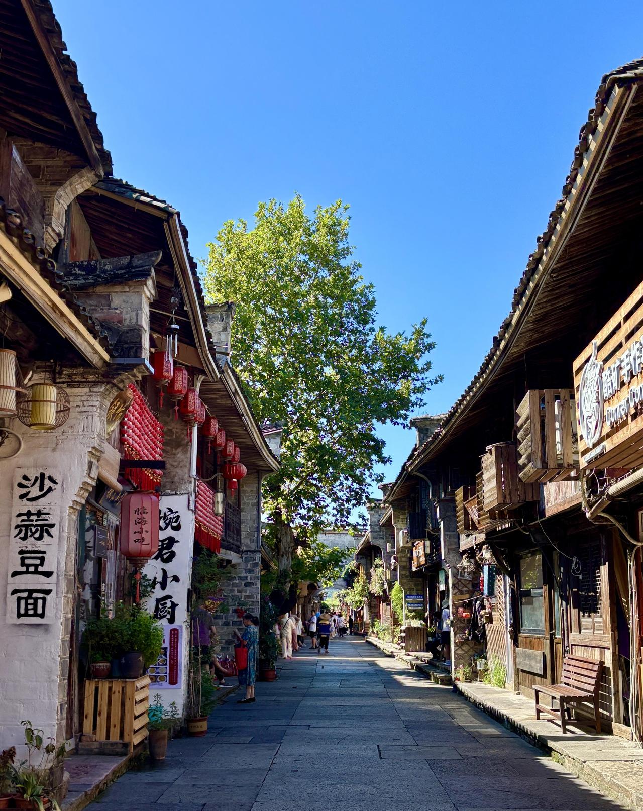 很多人奔赴临海，都把台州府城当成普通网红古城、迷你版长城，只为打卡拍照、逛吃闲逛