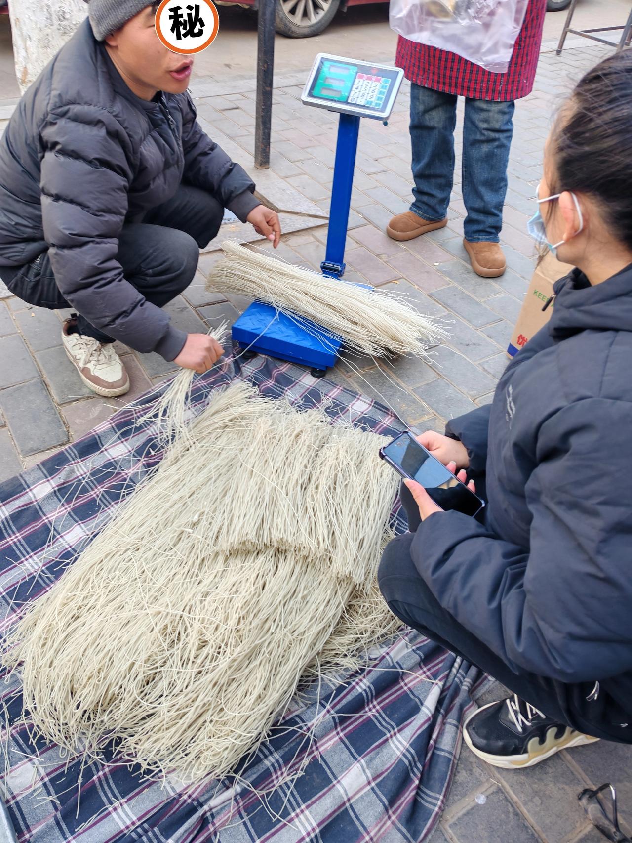 逛市场被粉条价整懵了
1月15日，坐标西安，今天我路过市场的时候，意外发现这种红