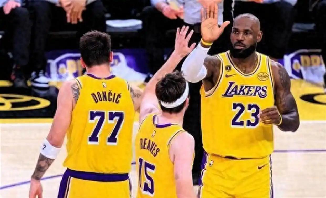 东契奇、詹姆斯皆受伤，湖人遗憾无缘10连胜

 
北京时间3月24日上午，NBA