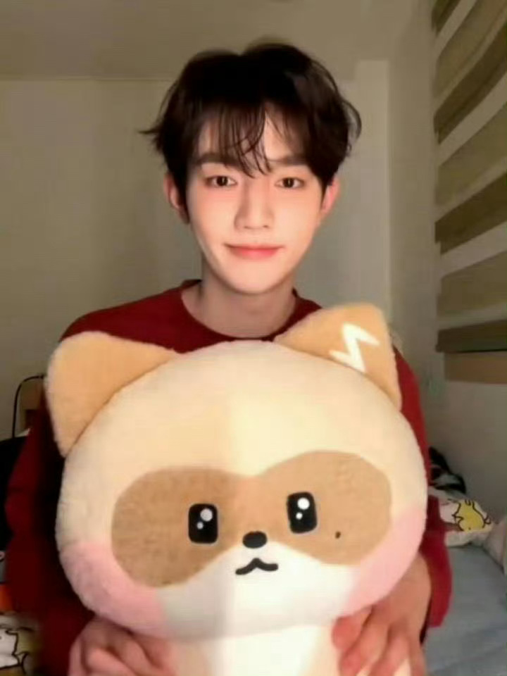 燥候章昊出席微博之夜 微博之夜猜阵容