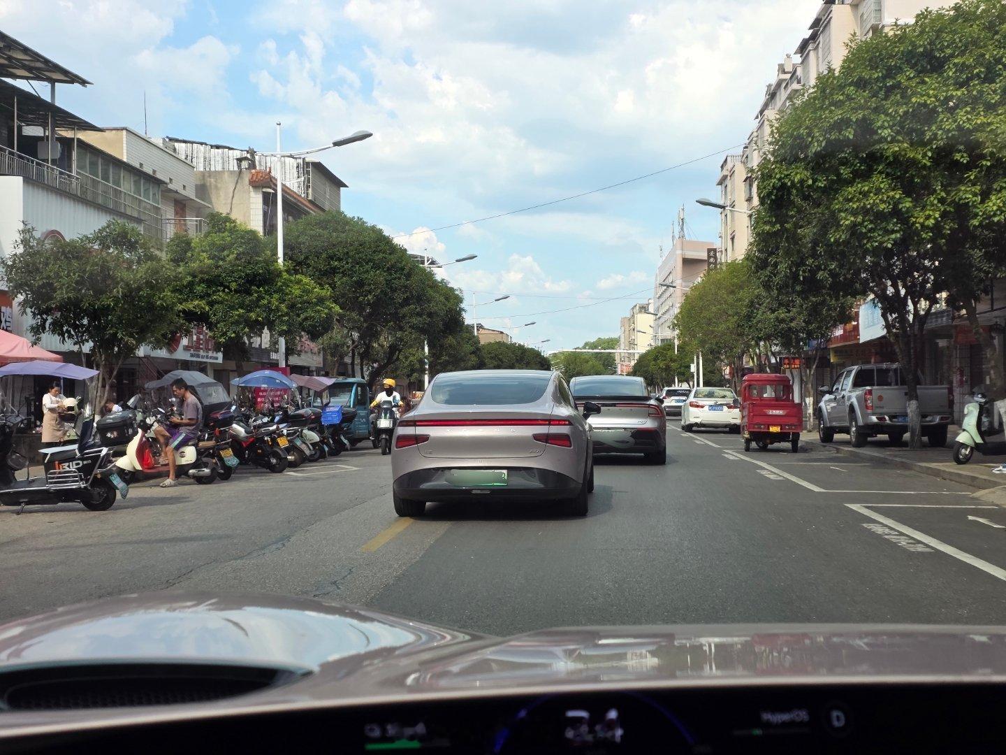 看一台车，真的是不是卖爆了其实，就看三四线城市的能见度就完了一二线城市的消费群体