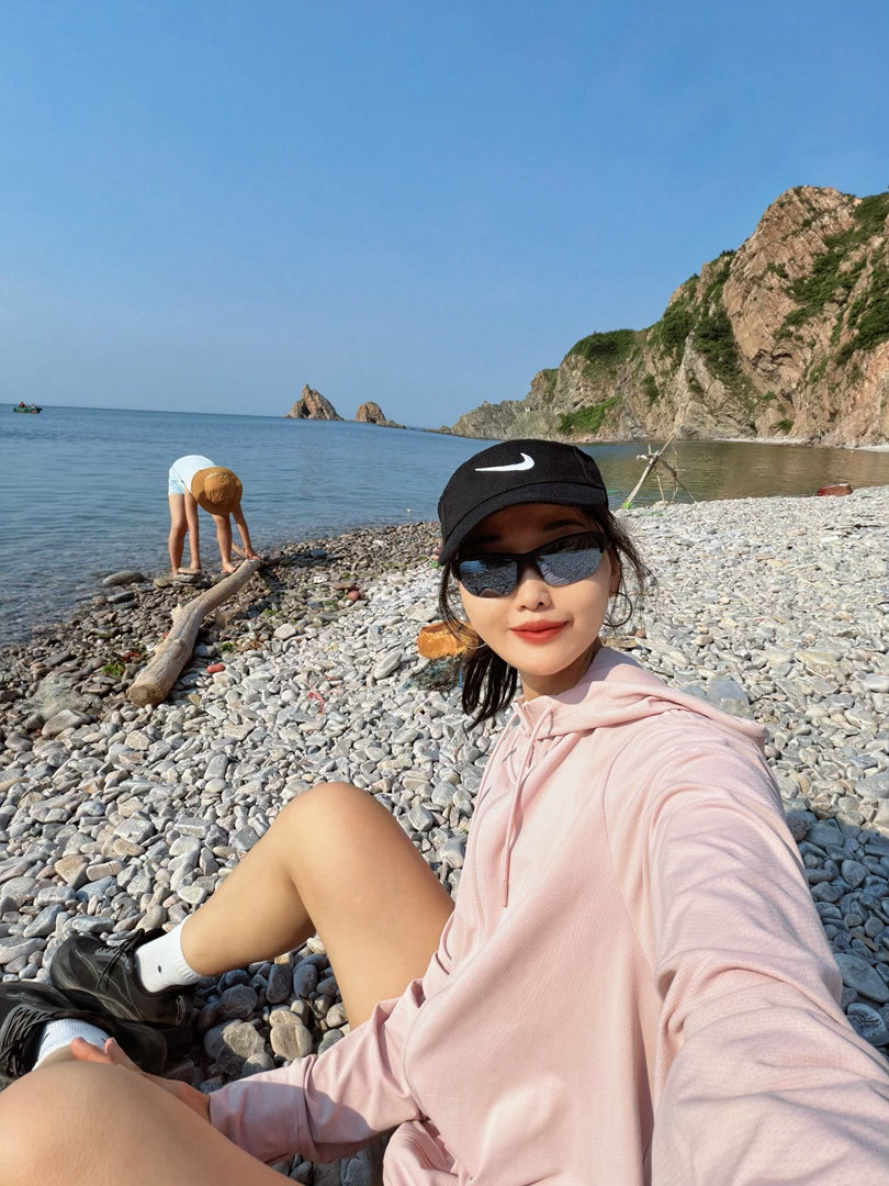 现在海水太冰凉了 要不我必须下去游一趟！上辈子应该是条鱼，路过每片水域都在思考能