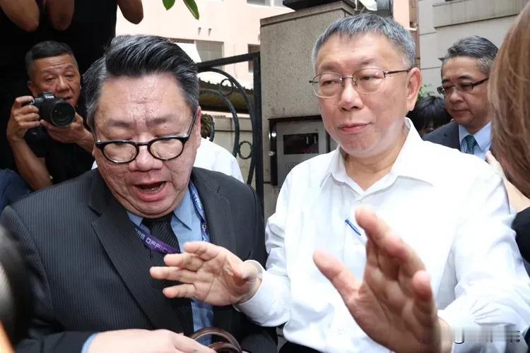 前幕僚：柯文哲被揭露的爆点不外乎“钱与色”

柯文哲涉京华城案被收押已满一个月，