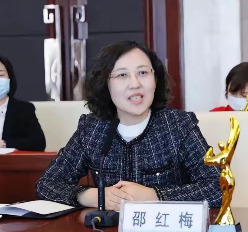 邵红梅，女，出生于1970年9月，博士研究生，高级工程师，是大庆油田有限责任公司