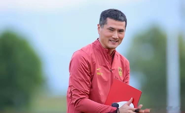 国足vs新加坡今天晚上对阵新加坡的热身赛不能轻敌大意，不要幻想能够轻松大胜新加坡