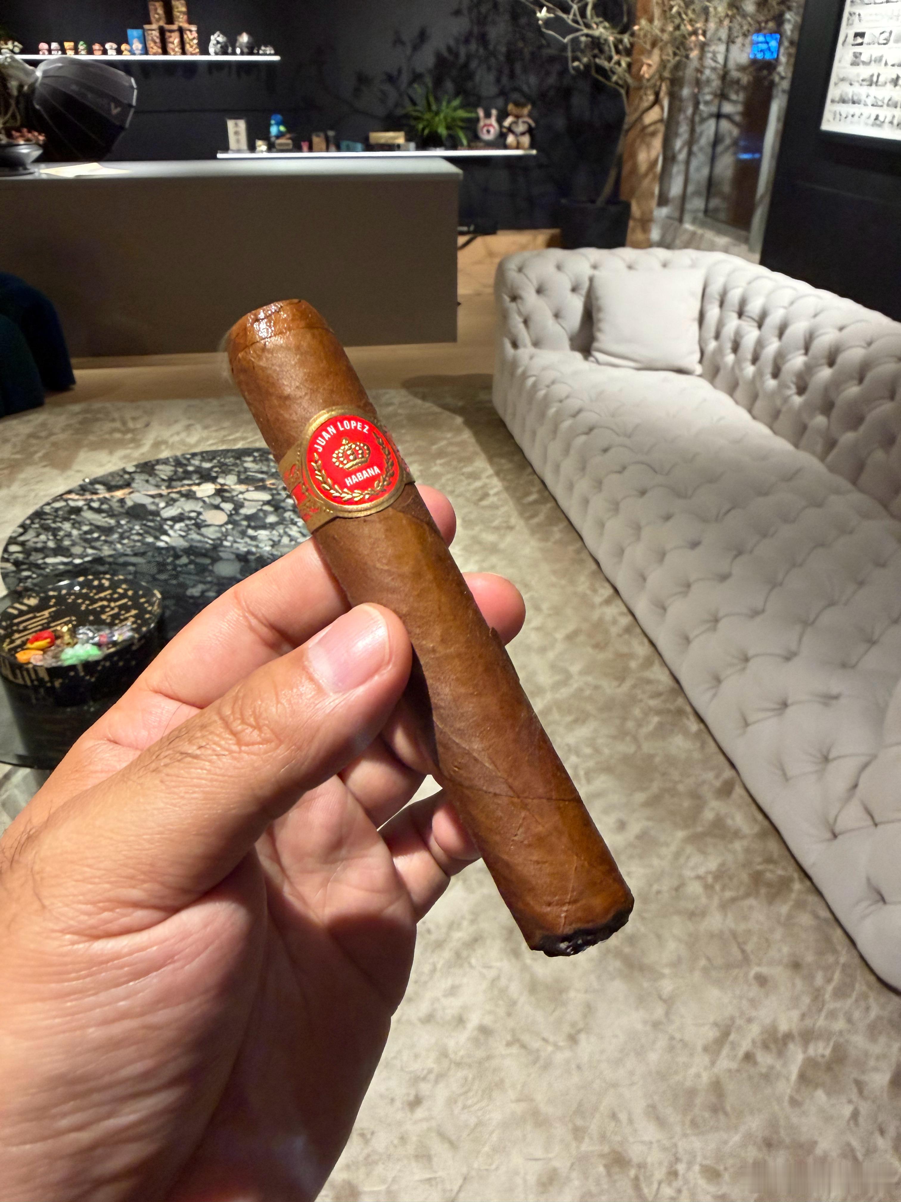 忙了一天，灰根茄子，明天出差北京，回来再去提极氪8X吧，这一天天忙的，要不是我身