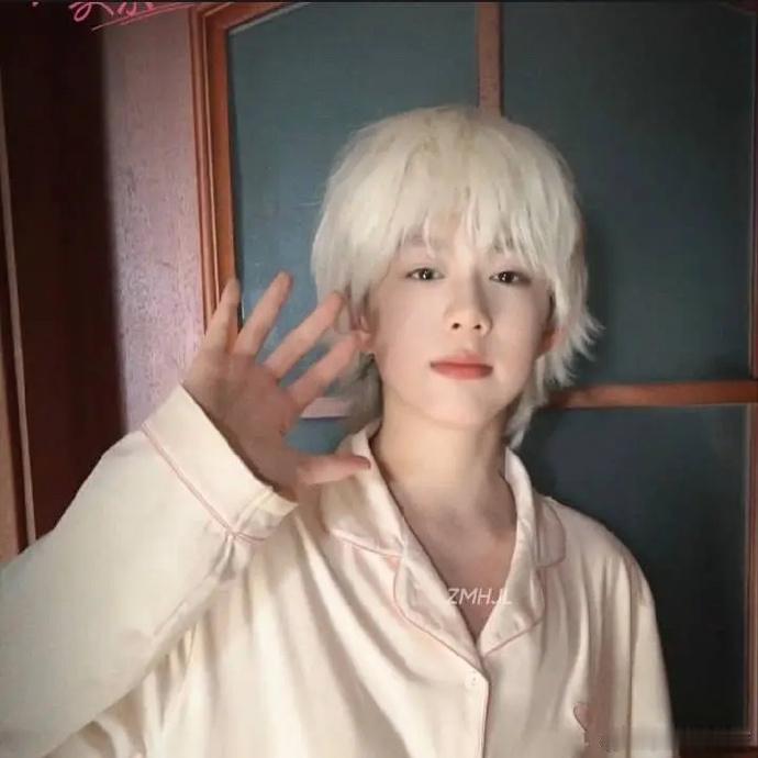 陈奕恒与朱志鑫，谁的白发造型更迷人？ ​​​