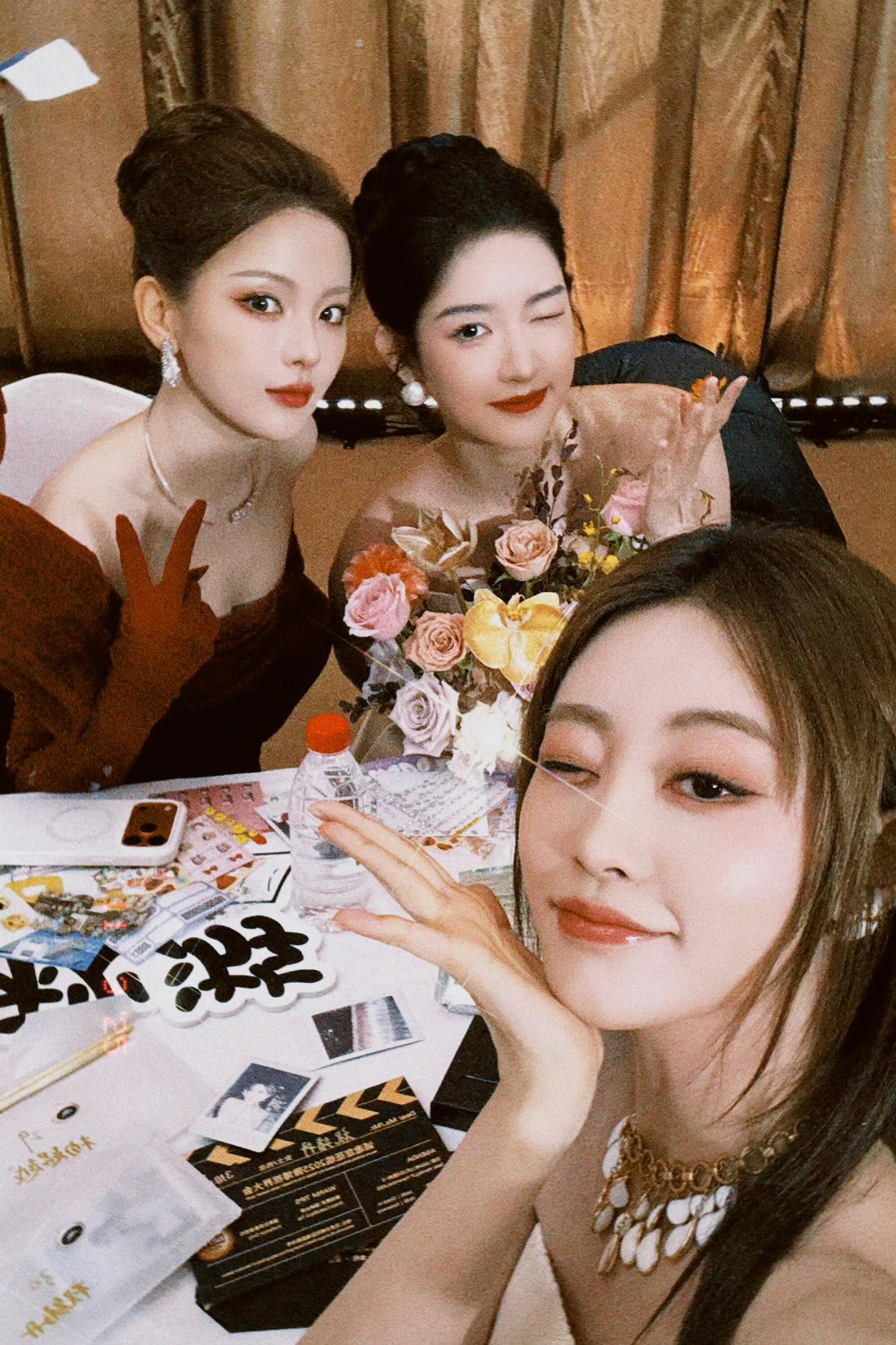 祝绪丹王玉雯合照两位美女超级养眼 