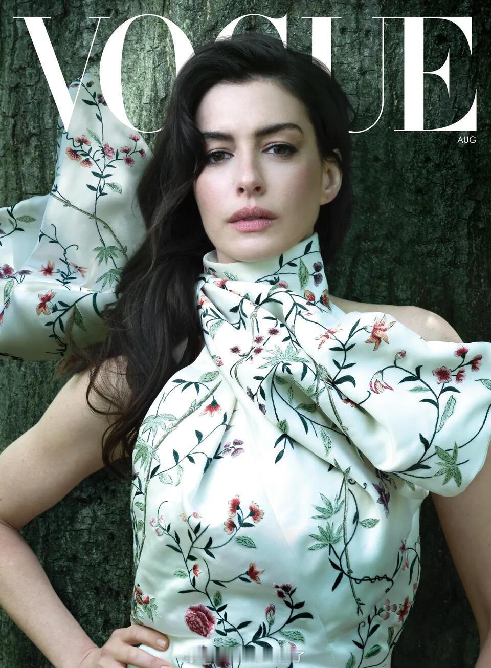 时隔十三年，安妮海瑟薇再封美版VOGUE ​​​