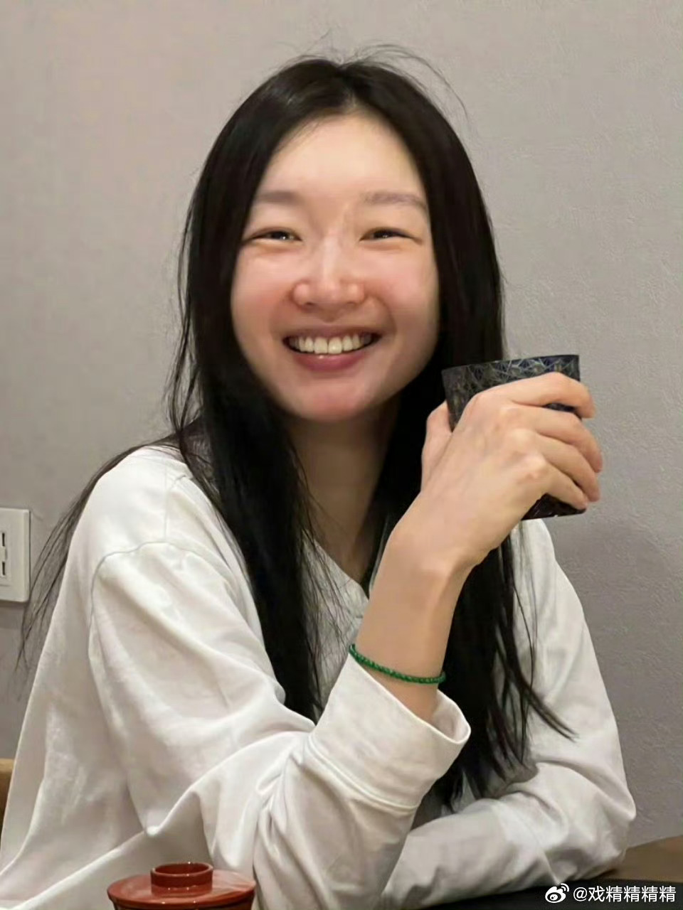 周冬雨素颜录节目素颜好看的叫美女，这素颜也敢素颜……？ 