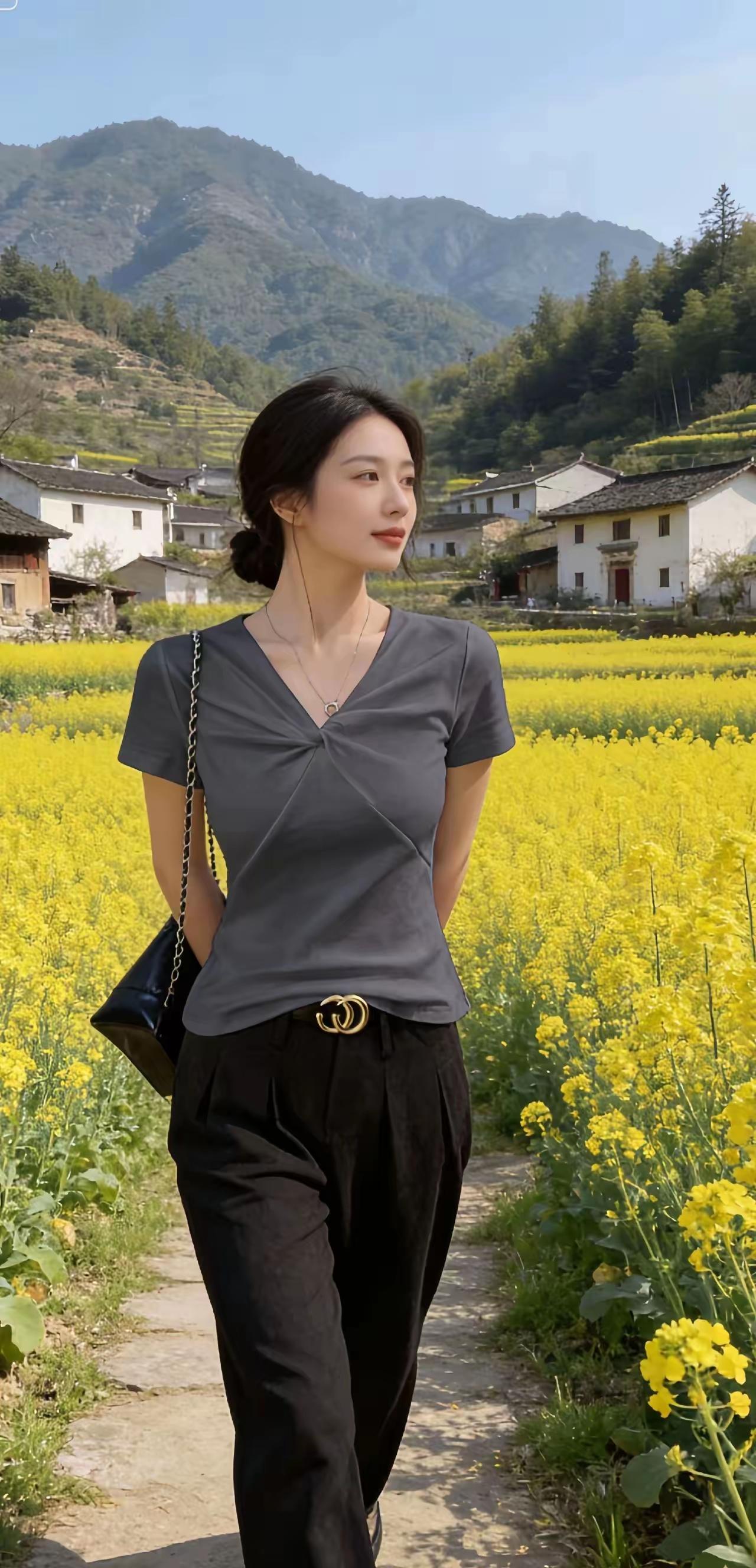 漫步在油菜花田，感受春天的气息