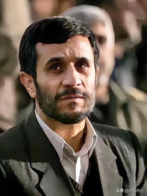 瞒不住了！美军中东核心基地被炸。今天凌晨伊朗直接出手，20架无人机加3枚导弹，精