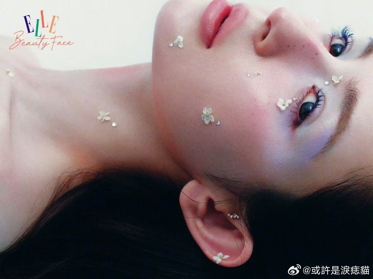 哈妮克孜把春天画在脸上哈妮克孜完全花仙子 没想到妆容还能把春日氛围感拿捏得这么到