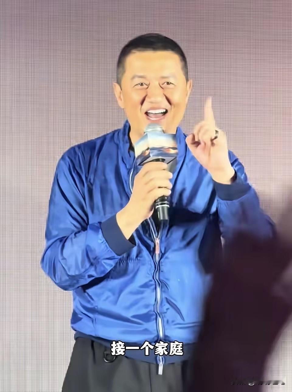 如果不是李亚鹏这次代言，谁能想到？嫣然竟连一辆旧车都舍不得换，还用着十几年老掉牙