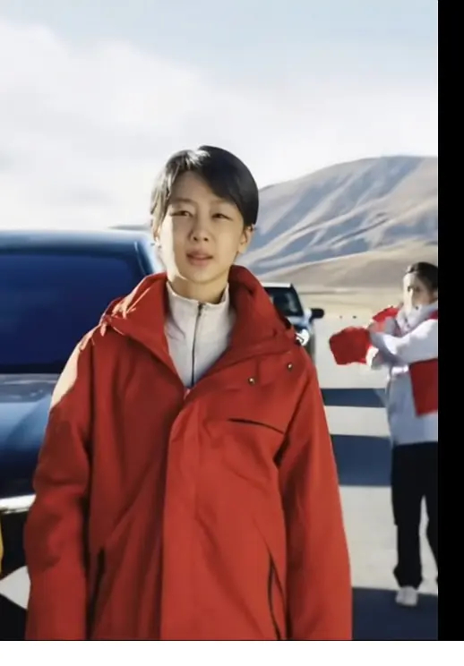 杨紫这个造型有一种梦回小雪的感觉 