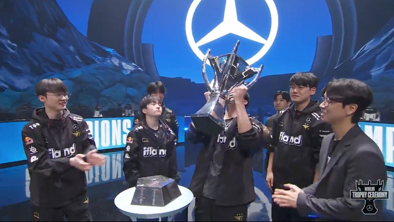 #英雄联盟第一人# 恭喜faker，四冠王！！！ ​​​