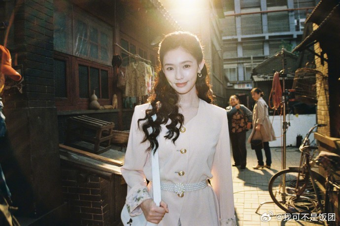 林允晒冬去春来片场库存林允好鲜活的片场库存 跟着林允解锁片场日常，冬去春来，沈冉