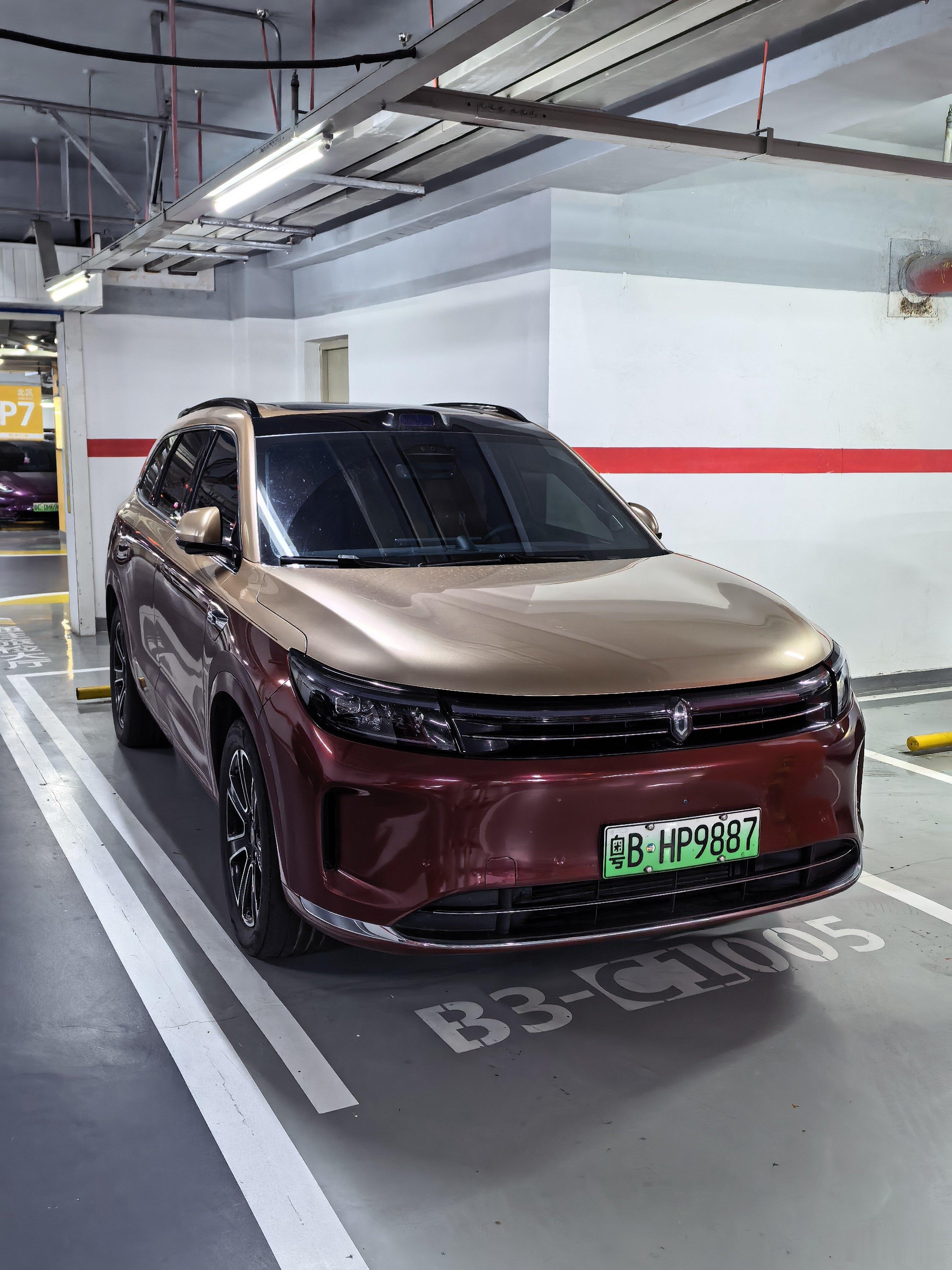 横琴口岸偶遇一辆双拼问界M7，还挺高级。横琴口岸人不多，入关出关都很方便。 珠海