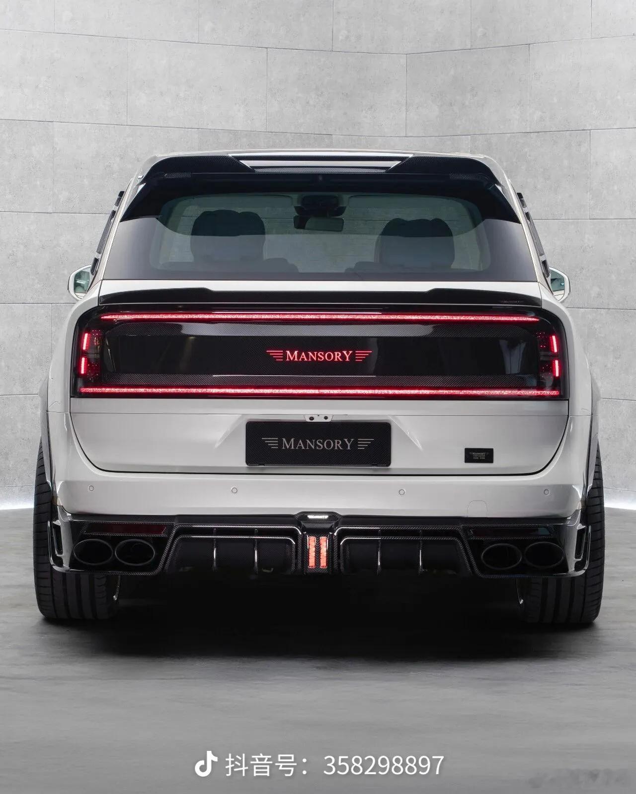 迈莎锐在北京车展定制的迈莎锐9X至尊版40万美元对比国内高配60万的价格都直接翻