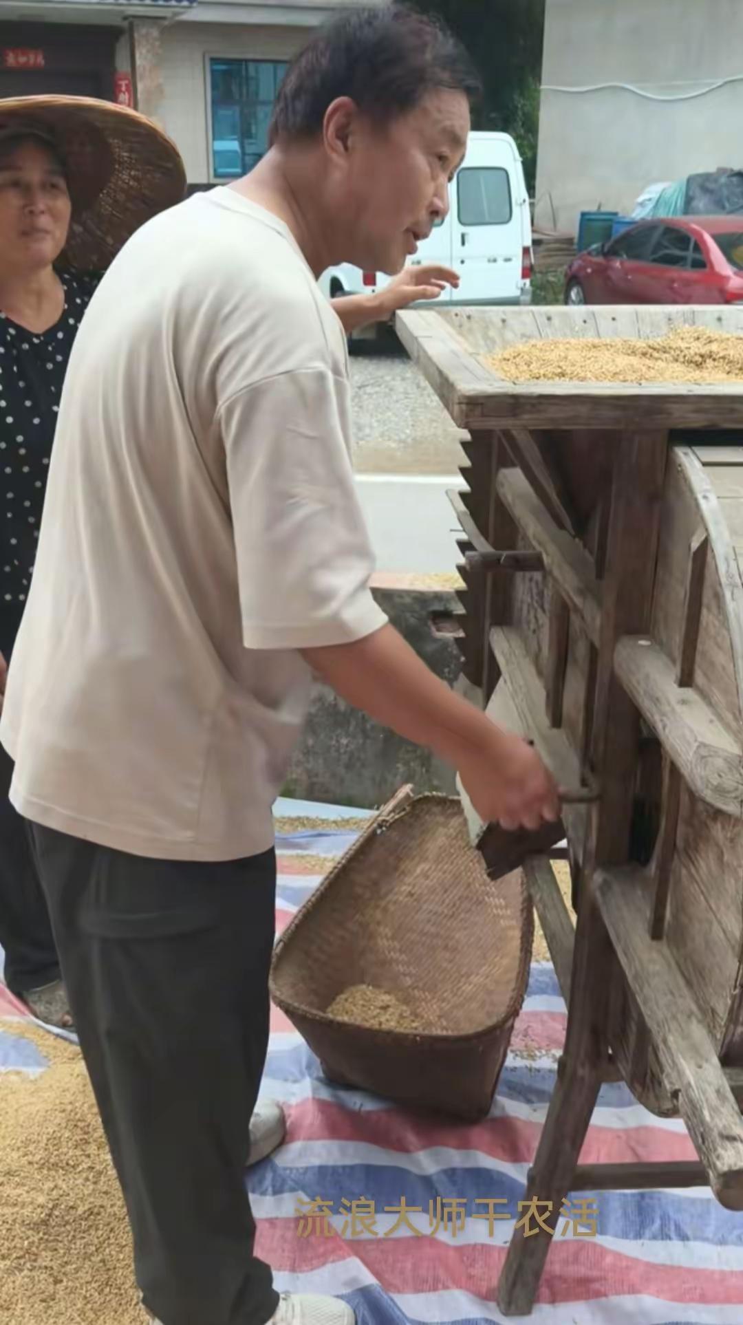 沈巍是地地道道的上海人，如果没有他的精神病事件，没有那段26年的流浪经历，沈巍应