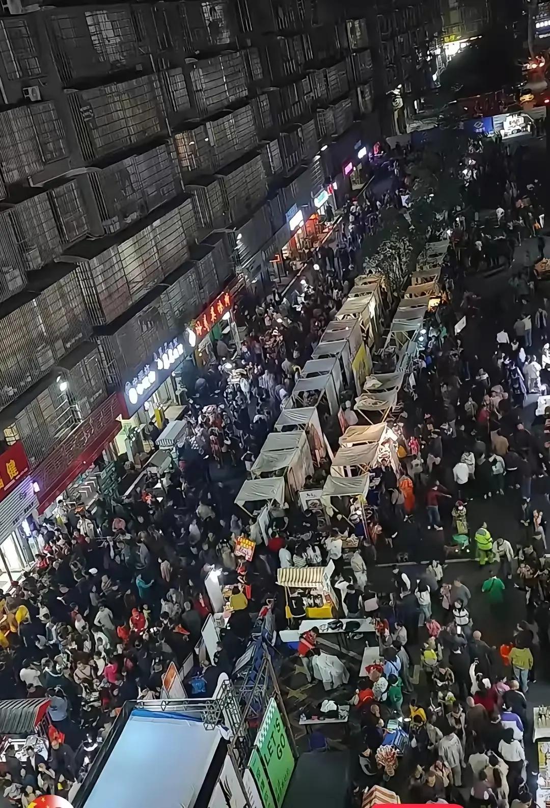 理发界新星晓华爆火之后，怀化五大妙招惊艳亮相，各地不妨借鉴一二！

1. 怀化商
